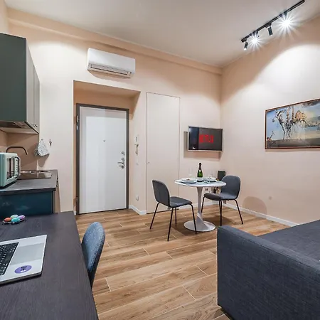 The Colors - Duomo Area Apartman *